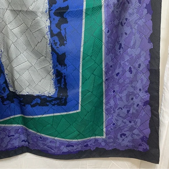 Ginnie Johansen 100% Silk Abstract Geometric Square Scarf‎ Multicolor - Picture 4 of 12